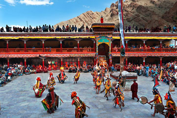  Pangong-Hemis / Thiksey-Leh (165 kms.)